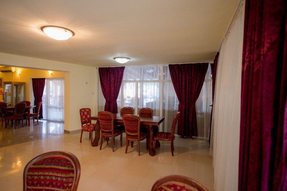 Voila Hotel Mamaia